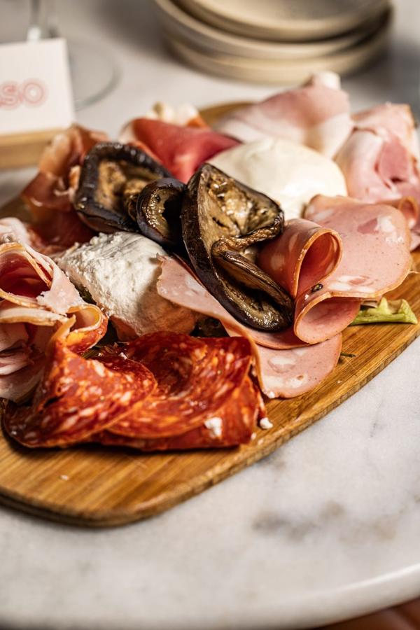 Planche de charcuteries et de fromages italiens